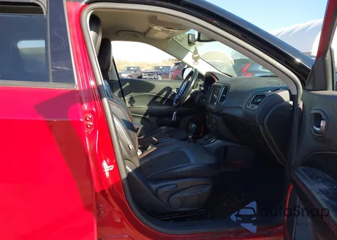 2020 Jeep Compass Trailhawk 4X4 из США, поврежденный, VIN 3C4NJDDB2LT189523